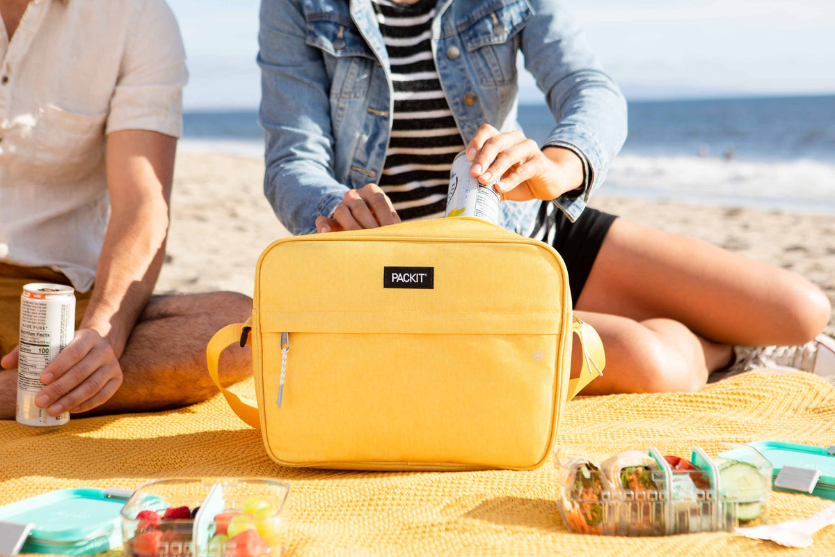 freezable-zuma-15-can-cooler-f8 2022_Lifestyle_Zuma-15-Can-Cooler_Lemonade_30_Lores.jpg