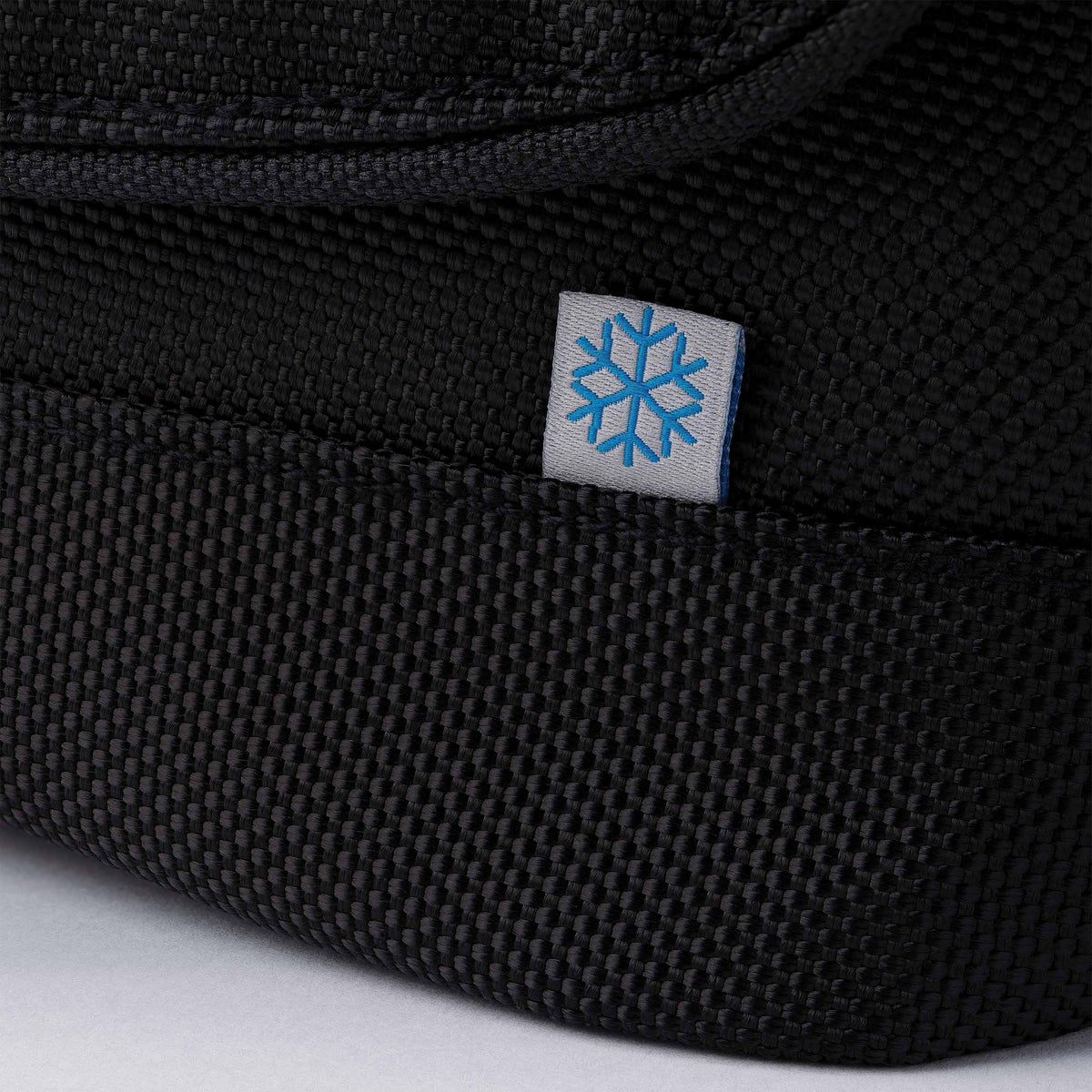 freezable-brooklyn-crossbody-z4 freezable-brooklyn-crossbody-black-ecofreeze-plus-zoom-tag.jpg