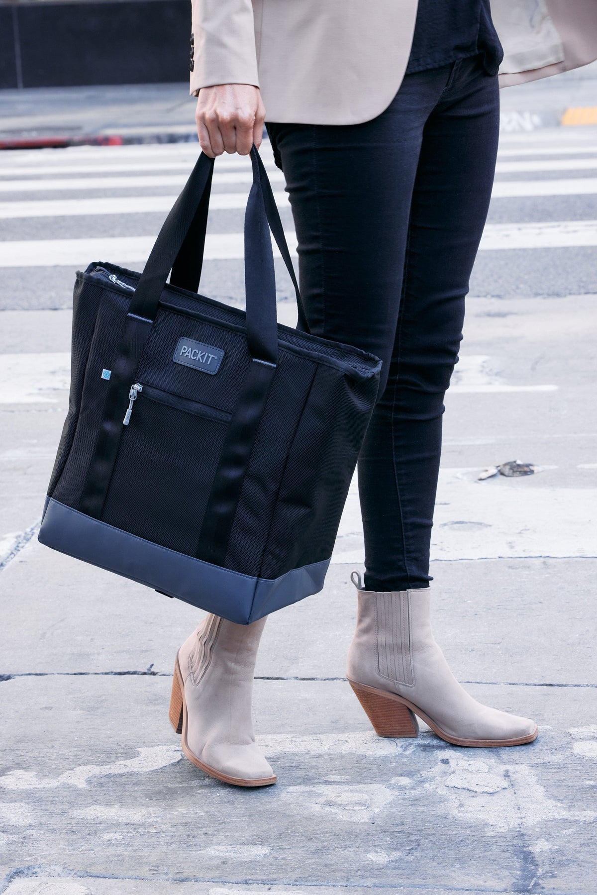 freezable-carry-tote-k4 freezable-carry-tote-black-gray-lifestyle-city-bag-only.jpg